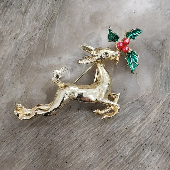 Reindeer mistletoe brooch - Picture 8 of 9